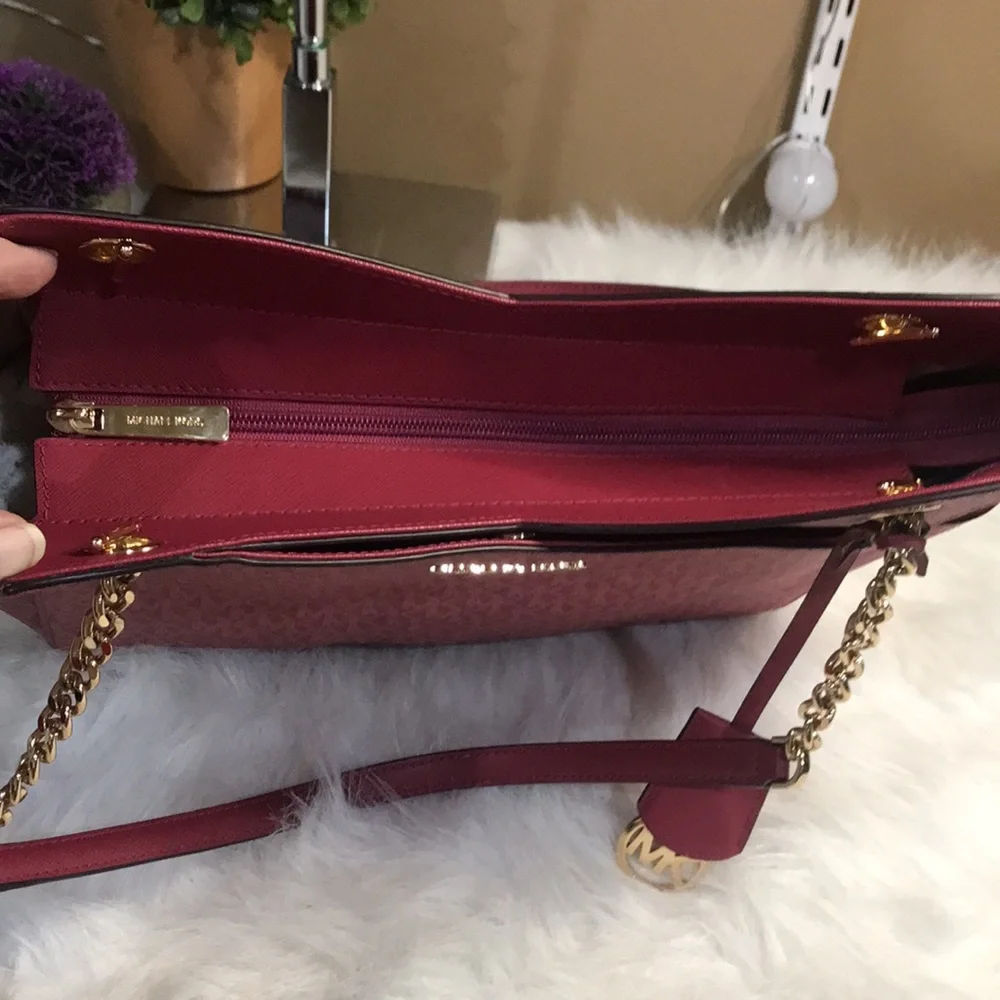 Michael Kors Jet Set Travel Large Chain Berry Color Shoulder Tote